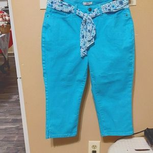 Croft & Barrow turquoise Capri pants size 10